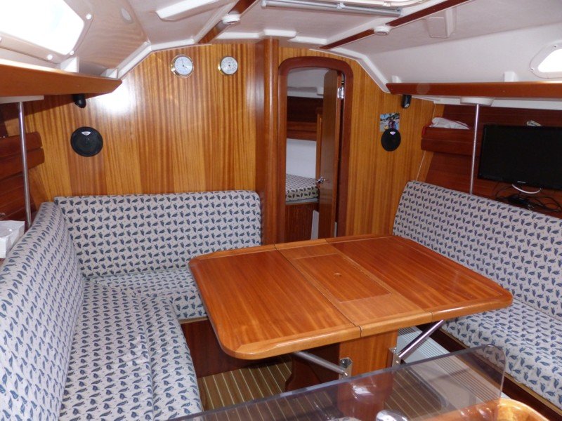 Dufour 35 - 15.JPG